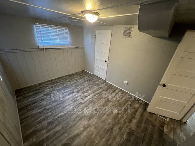 Building Photo - 1112 7th St