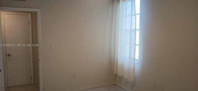Building Photo - 1591 NE Miami Gardens Dr