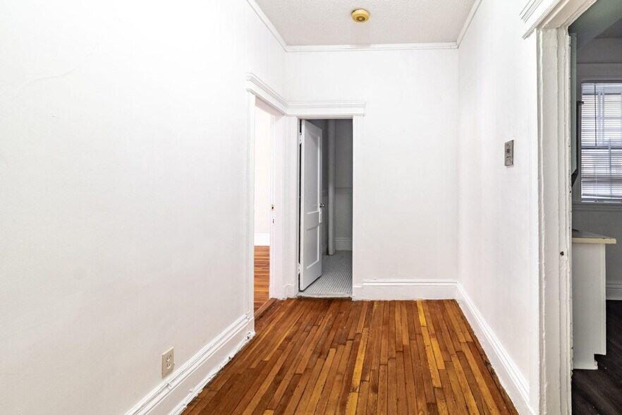 Building Photo - 31 Queensberry St