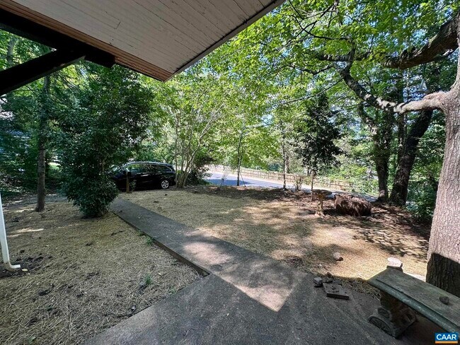 Building Photo - 2337 Highland Ave