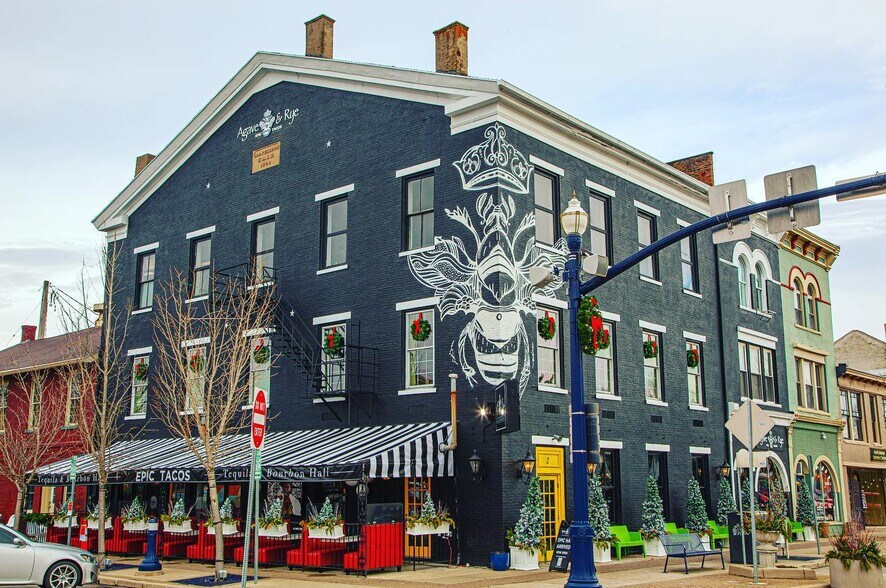 Building Photo - 2 N Market St
