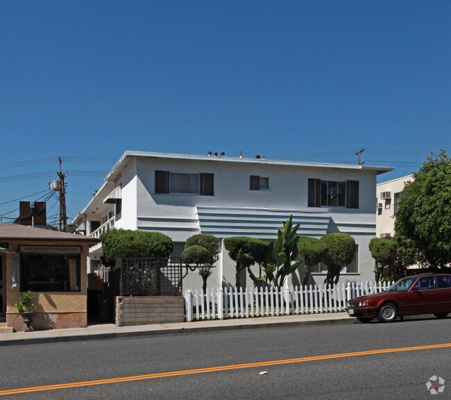 Primary Photo - 425 E Magnolia Blvd