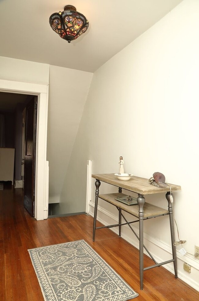 Building Photo - Adorable 5 Bed Single Family Home Near Uptown