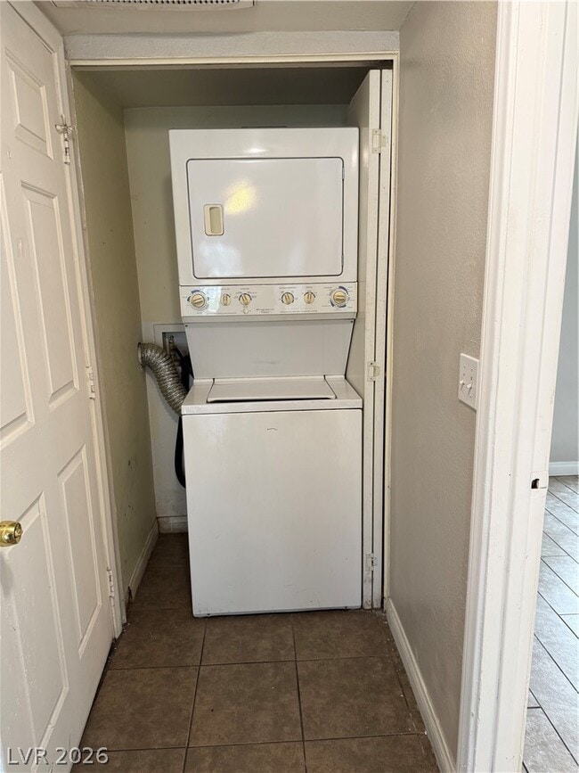 Building Photo - 3823 S Maryland Pkwy