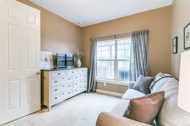 Building Photo - 5742 Kiam St