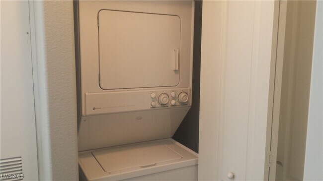 Building Photo - 3411 Cactus Mountain St