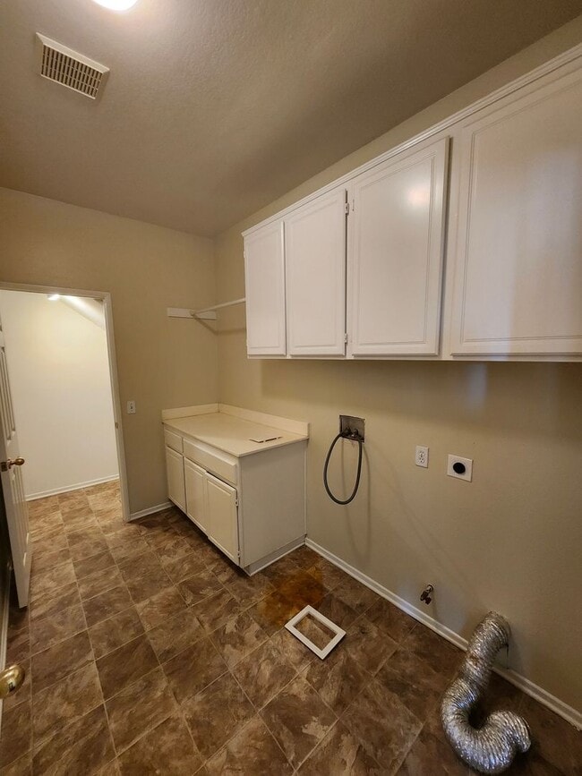 Building Photo - Beautiful two-story home located in the he...