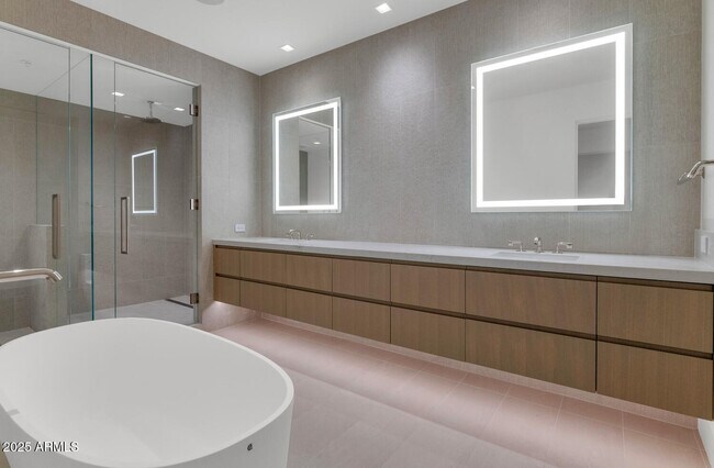 Building Photo - 6587 N Palmeraie Blvd