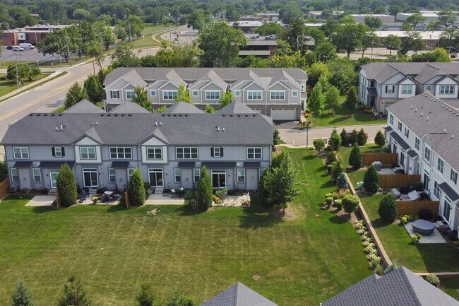 Building Photo - 3227 N Heritage Ln