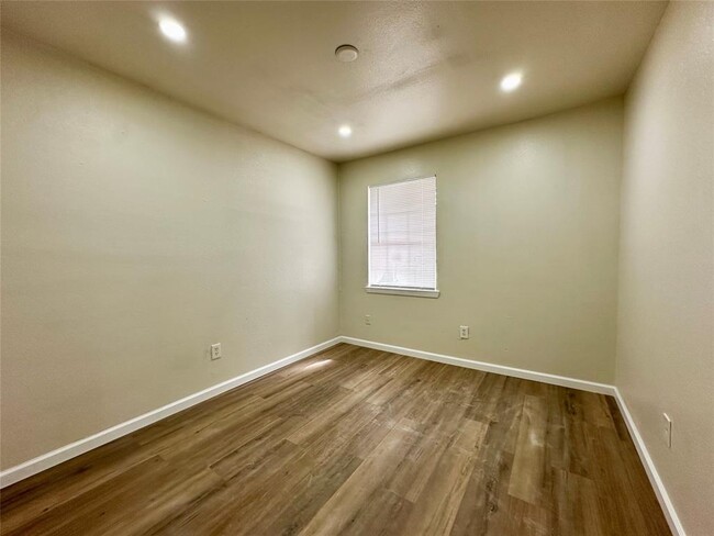 Building Photo - 11802 Murr Way