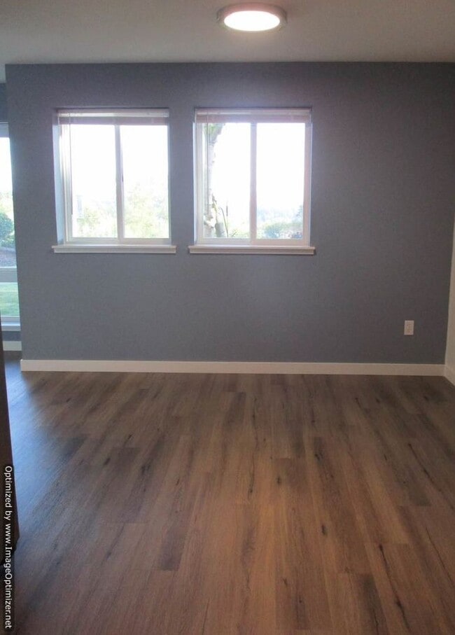 Building Photo - 2 Bedroom, 2 bathroom Northview Terrace Co...