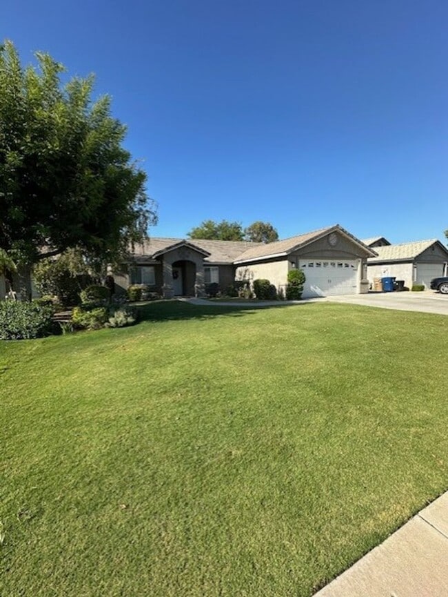 Primary Photo - 4 Bedroom House Rosedale Area!!