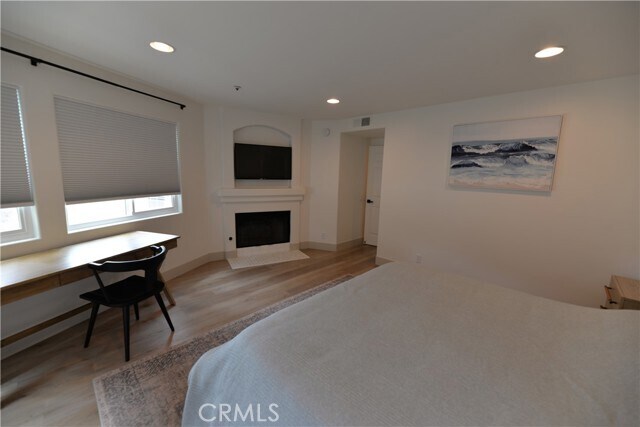 Building Photo - 223 W Avenida Palizada