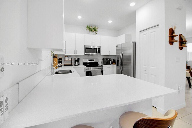 Building Photo - 2873 SE 24th Ct