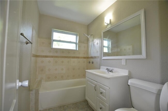 Building Photo - Sebastian rental