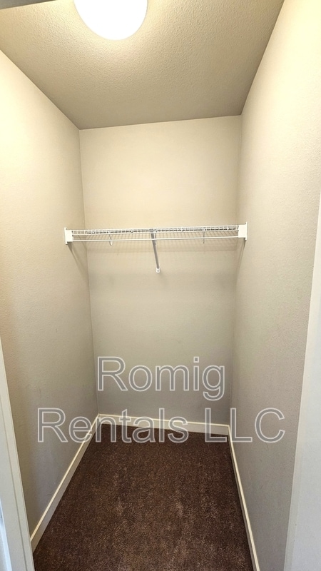 Building Photo - 1405 NE 71st Dr