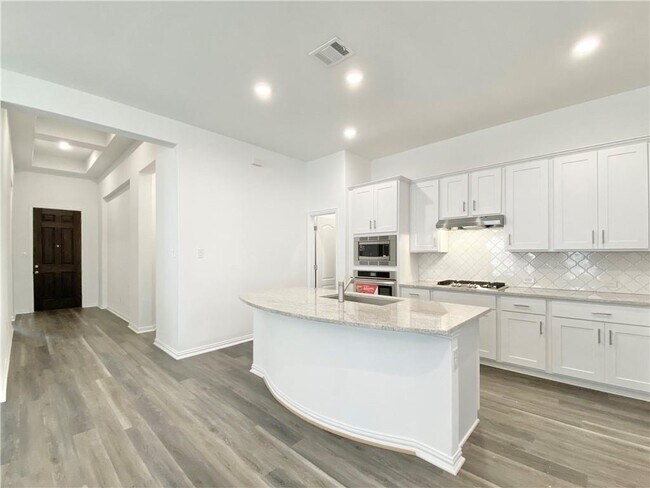 Building Photo - 716 Landing Ln