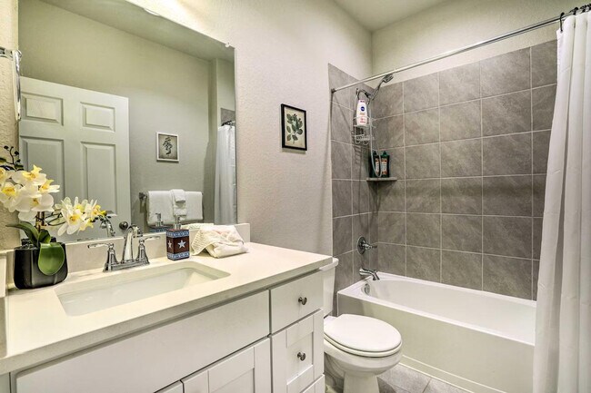 Building Photo - 5603 Chestnut Xing