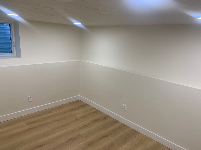 Building Photo - 375 E 800 S