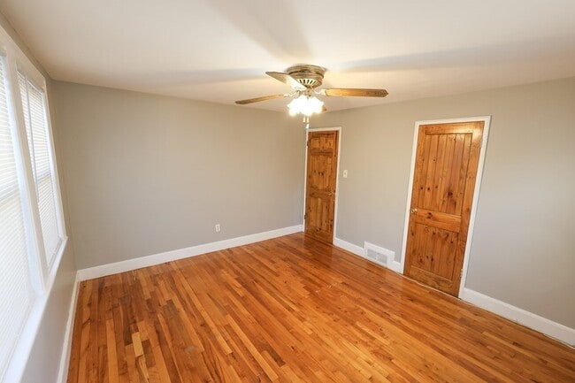 Building Photo - 11 Cragmere Terrace