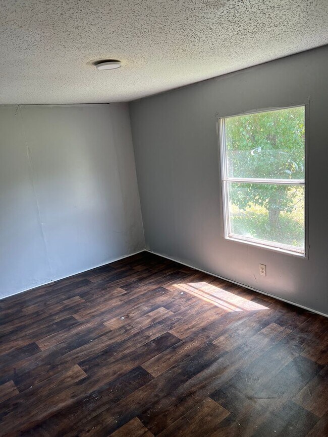 Building Photo - 3 BR 2 Bath 1,280 sq ft singlewide mobile home on 3.09 acres in Lonoke, AR