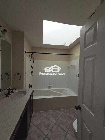 Building Photo - 11513 Pineberry Dr