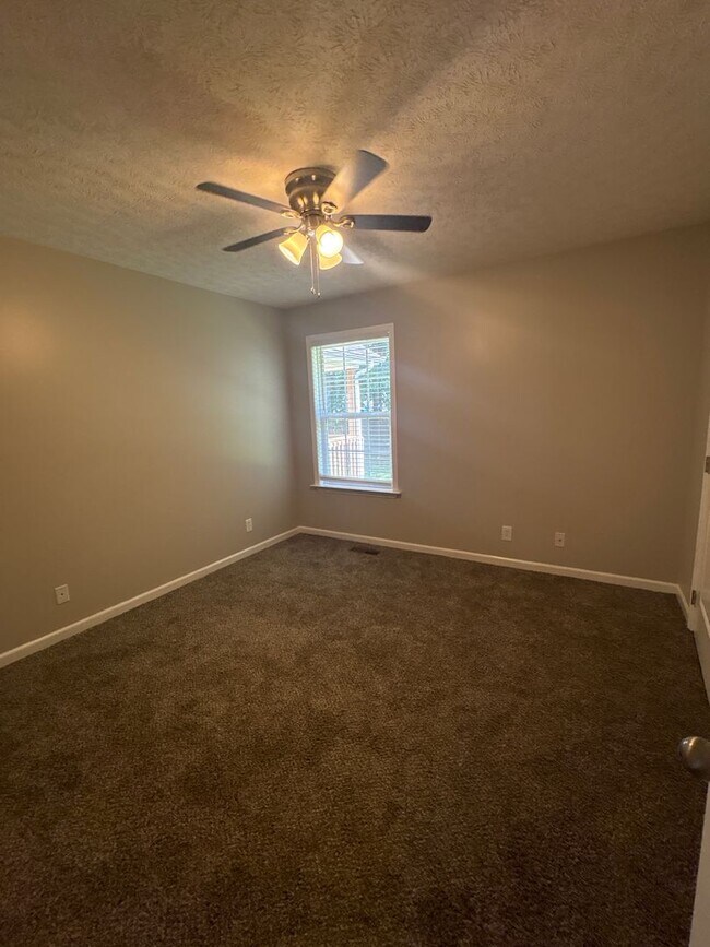 Building Photo - Charming Home with Covered Back Deck and Fenced in Yard...