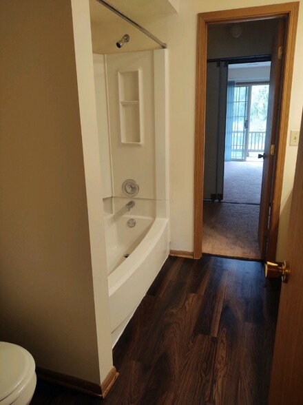 Building Photo - 1250 Lane on the Lake