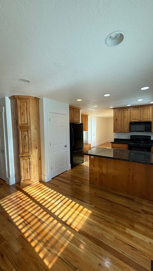 Building Photo - Large Single Family Lehi Home available now!