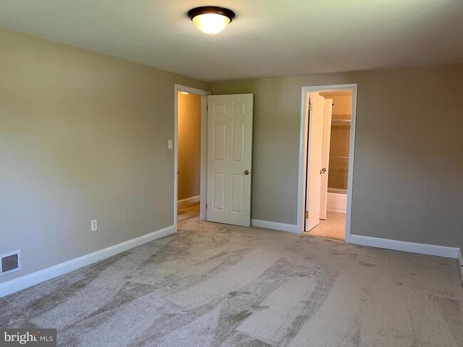 Building Photo - 4616 Willow Run Dr