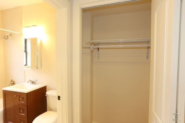 Building Photo - 4041 N Ashland