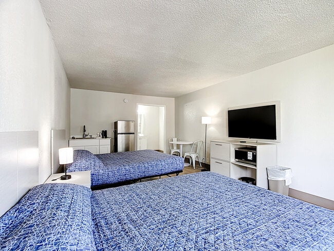 Building Photo - 4645 N Socrum Loop Rd