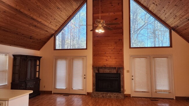 Building Photo - Home Located in Hamilton, Close to Lake Harding!