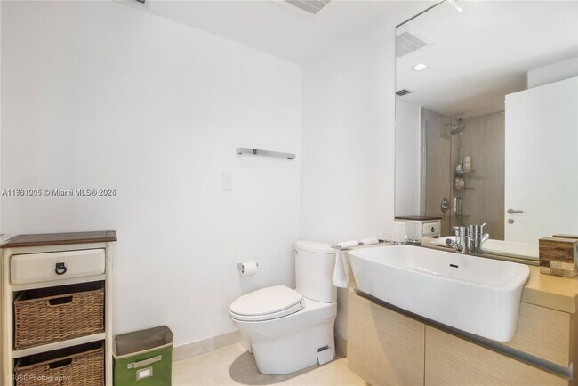 Building Photo - 200 Biscayne Blvd Way
