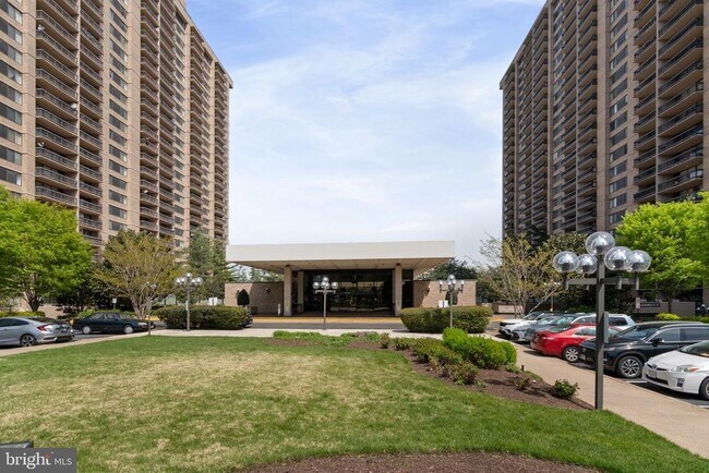 Building Photo - 3705 S George Mason Dr