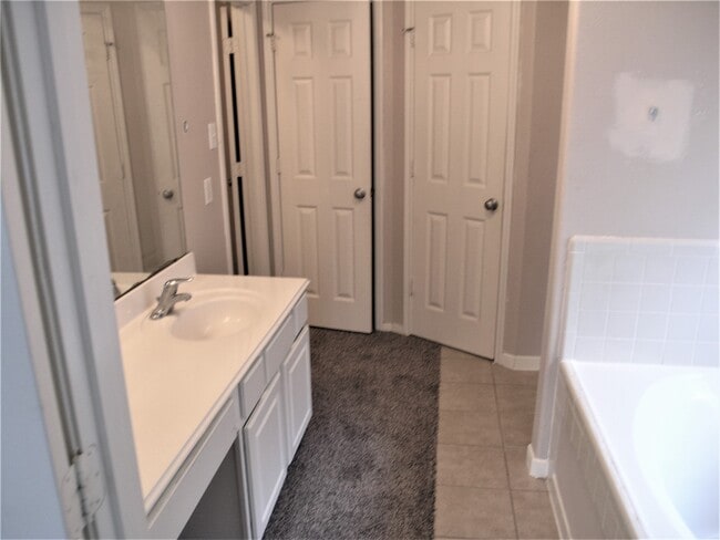Building Photo - 2926 Meadowglen Crest
