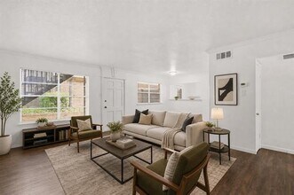 Building Photo - 7929 Royal Ln