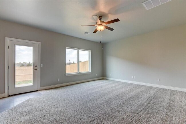 Building Photo - 17617 Hampton Park Dr