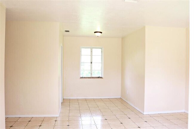 Building Photo - 2640 SW 79th Ave