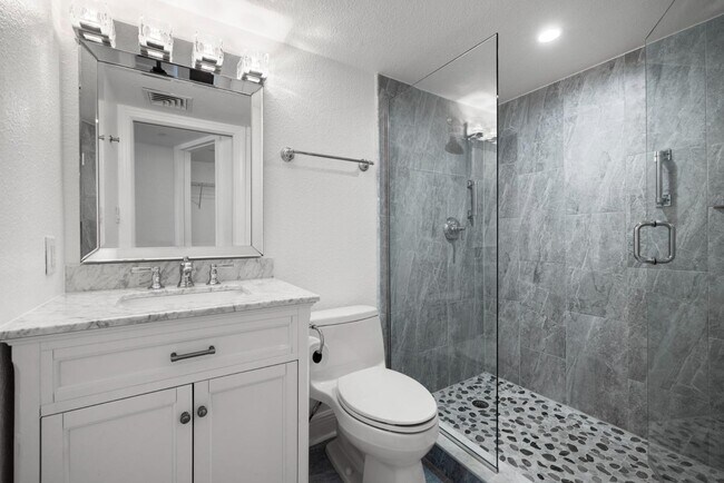 Building Photo - 3301 Bayshore Blvd