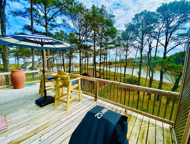 Primary Photo - 462 Wind Mill Point Rd