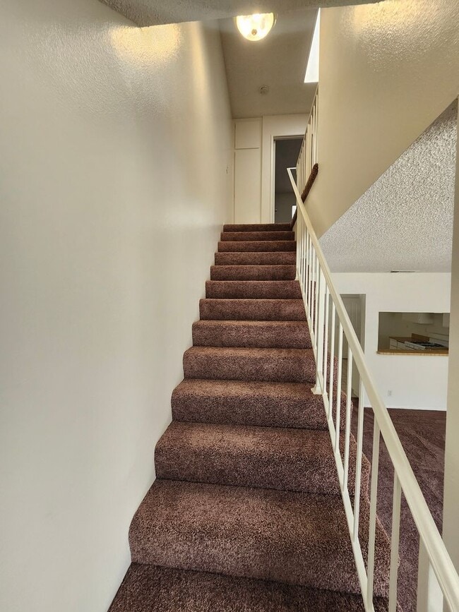 Building Photo - Two-Story condo in Ontario