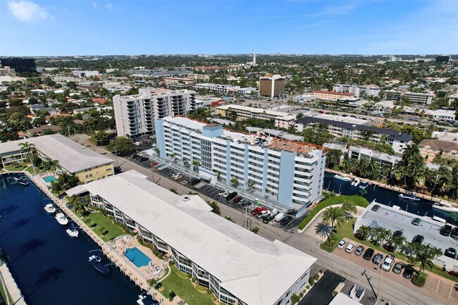 Building Photo - 3051 NE 48th St