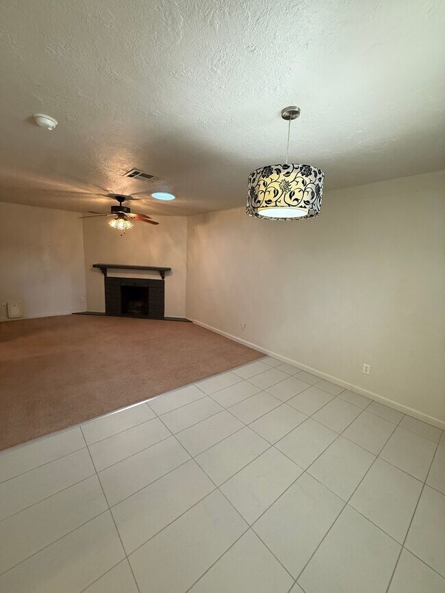 Building Photo - COUNTRY CLUB ESTATES 3 Bedroom Home available for Rent!