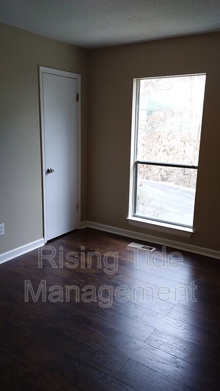 Building Photo - 436 10th Ct