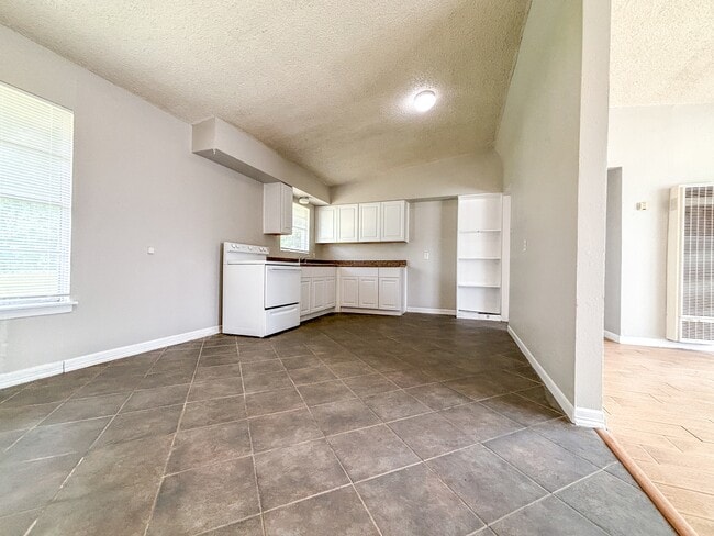 Building Photo - 319 Hialeah Ave