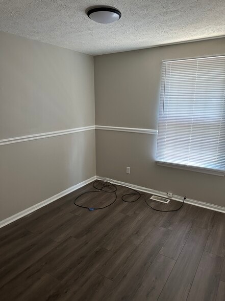 Building Photo - 10 Victoria Manor Ct