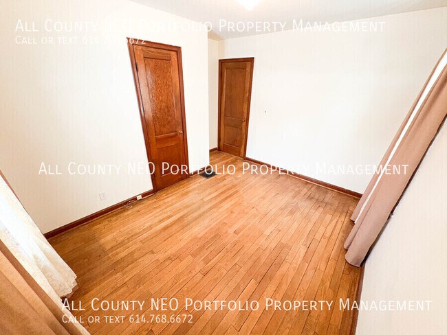 Building Photo - 1463 E Whittier St