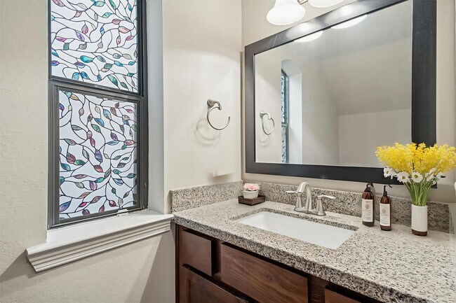 Building Photo - 5749 Larkin St