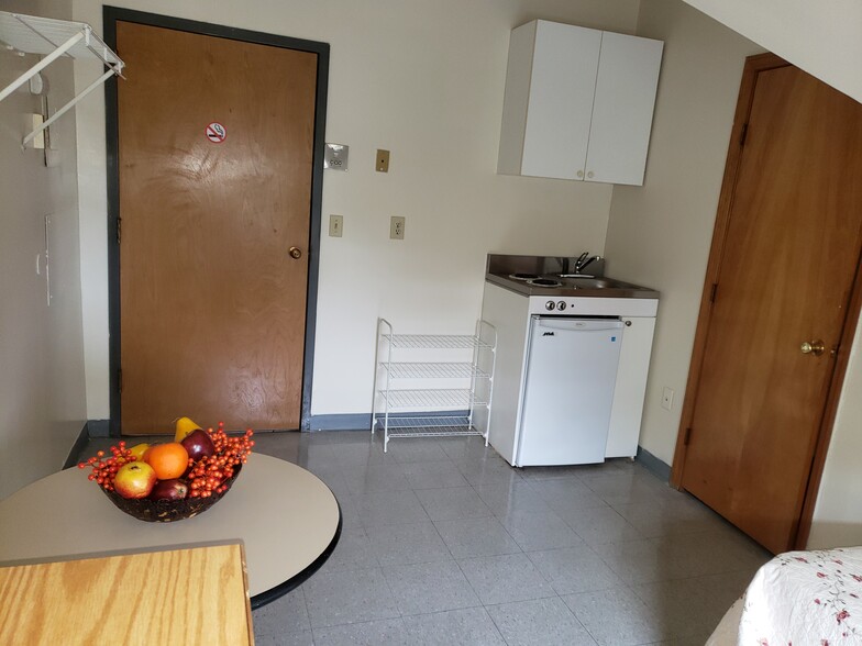 Building Photo - Adams Street Apartments - No Fee, Short Term